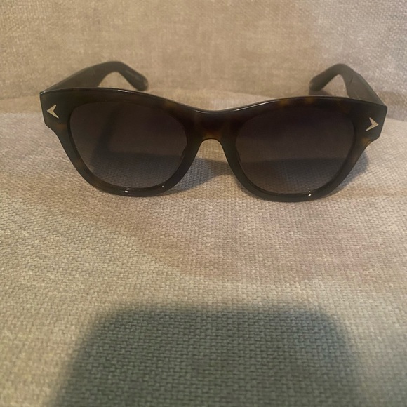 Givenchy Sunglasses  GV 7010/S 08690 🔥🔥🔥🔥🔥 - Picture 4 of 12